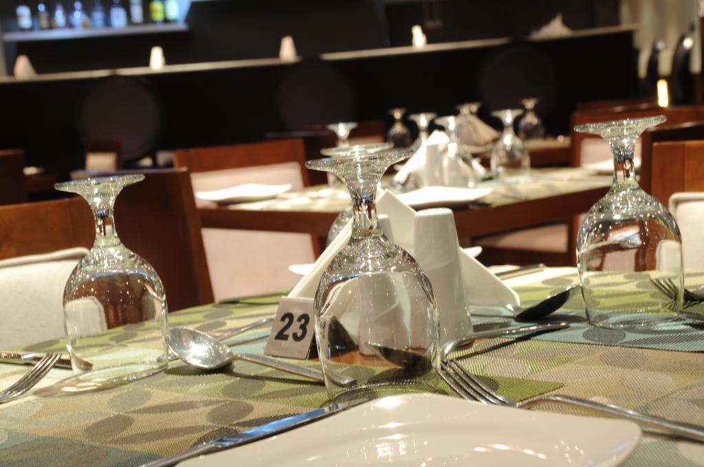 Holiday Bahrain Hotel Manama Eksteriør bilde